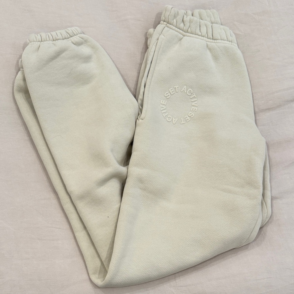 Set active sweatpants size small in Oatmilk